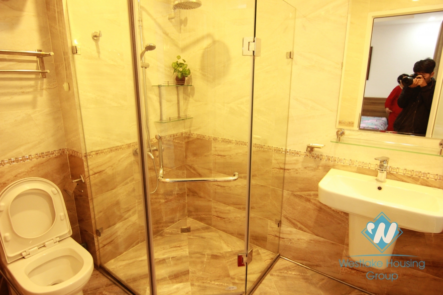 Nice and clean one bedroom apartment for rent in Lang Ha street, Dong Da district, Ha Noi