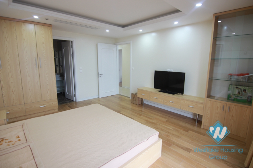 Luxury three bedrooms apartment for rent in Dong Da district, Ha Noi