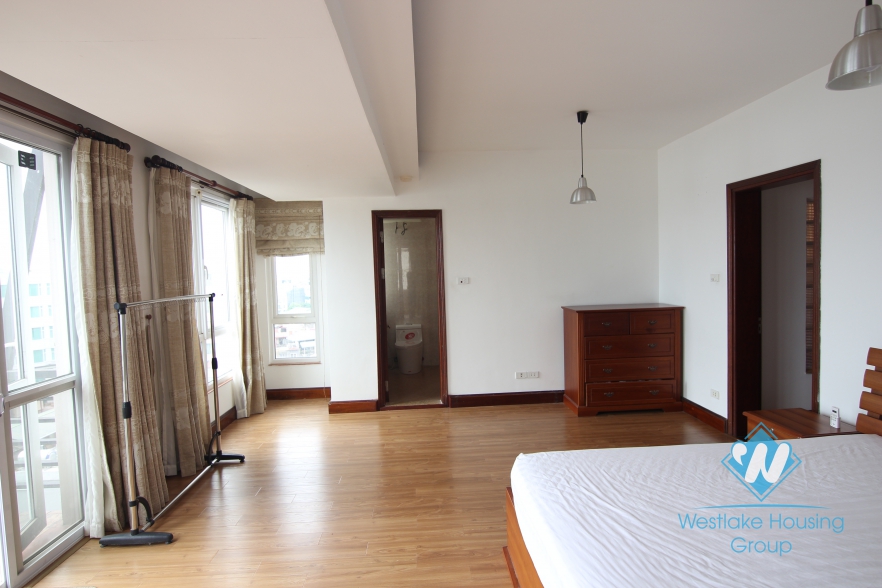 Lake view apartment with 2 bedrooms apartment for rent in Yen Phu area, Tay Ho