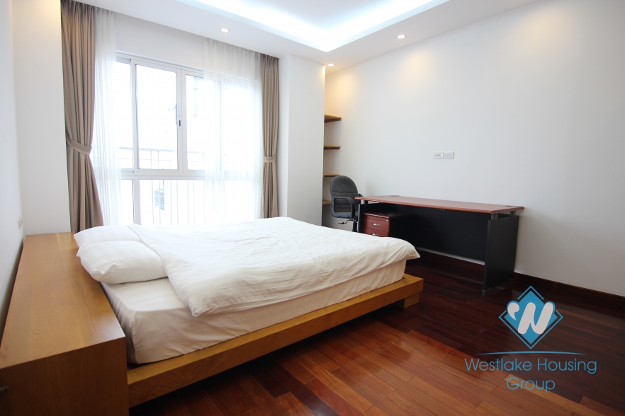 Rental 3 bedroom apartment with lake view in Xuan Dieu Tay Ho