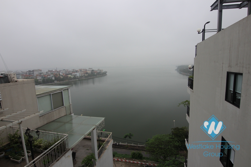 Rental 3 bedroom apartment with lake view in Xuan Dieu Tay Ho