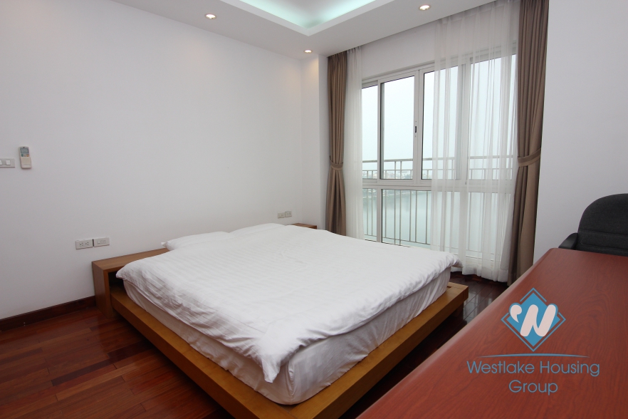 Rental 3 bedroom apartment with lake view in Xuan Dieu Tay Ho