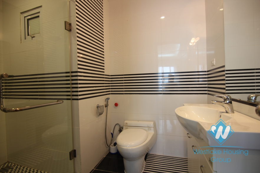 Rental 3 bedroom apartment with lake view in Xuan Dieu Tay Ho