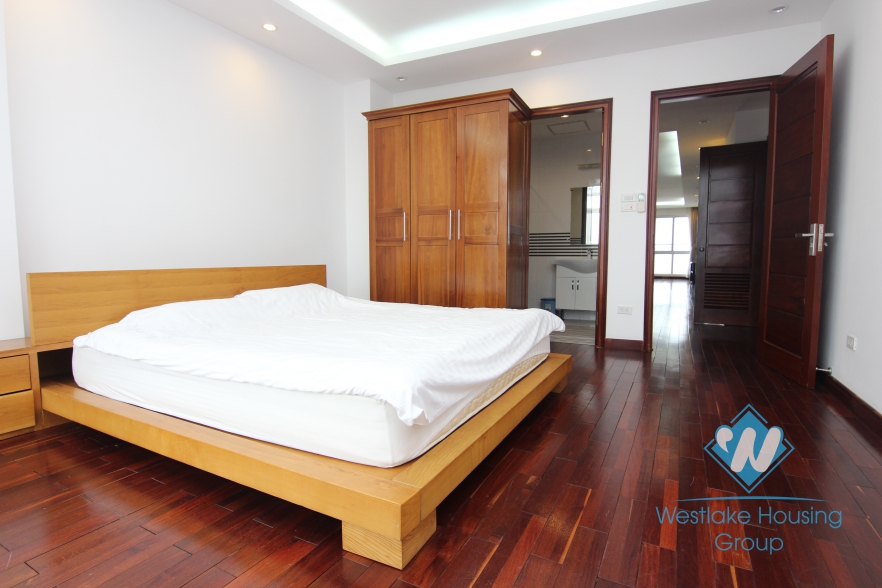 Rental 3 bedroom apartment with lake view in Xuan Dieu Tay Ho