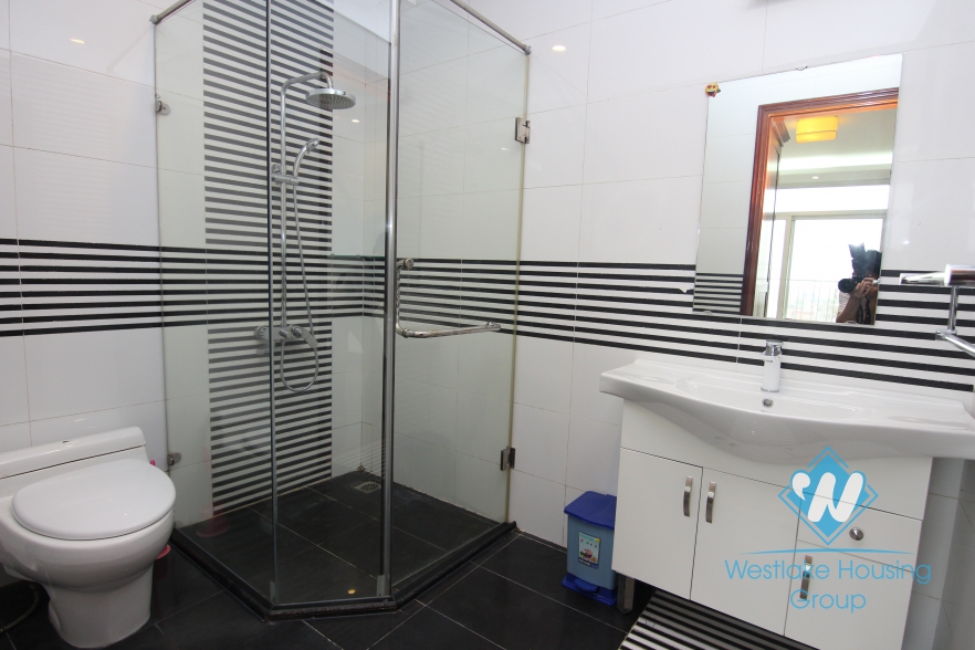 Rental 3 bedroom apartment with lake view in Xuan Dieu Tay Ho