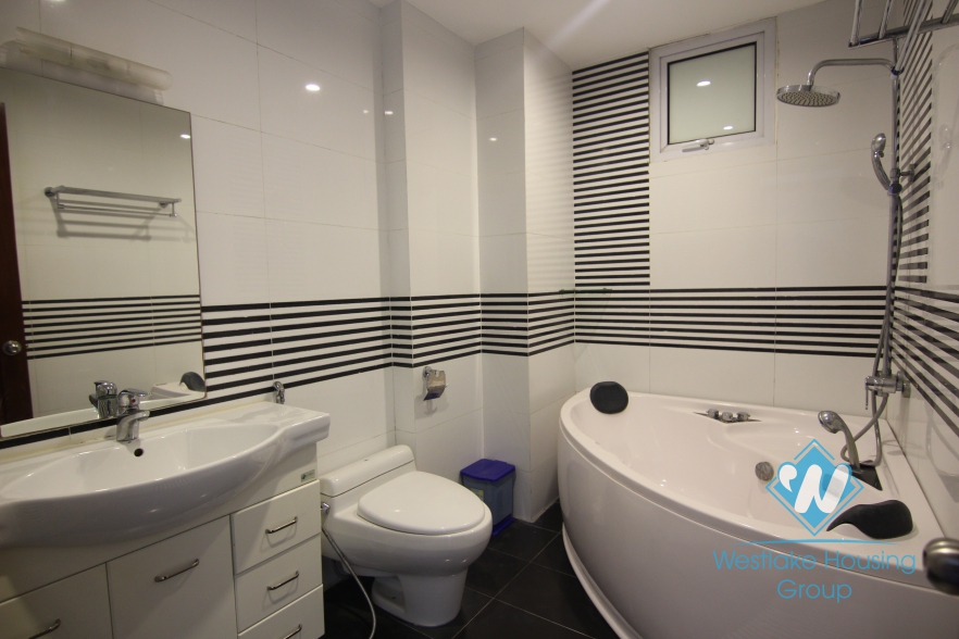 Rental 3 bedroom apartment with lake view in Xuan Dieu Tay Ho