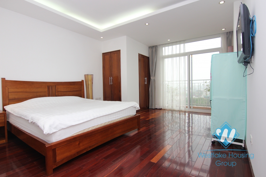 Rental 3 bedroom apartment with lake view in Xuan Dieu Tay Ho