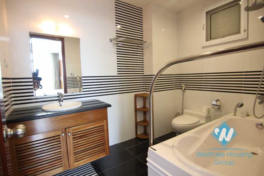 03 bedrooms apartment for rent in Xuan Dieu st, Tay Ho district 