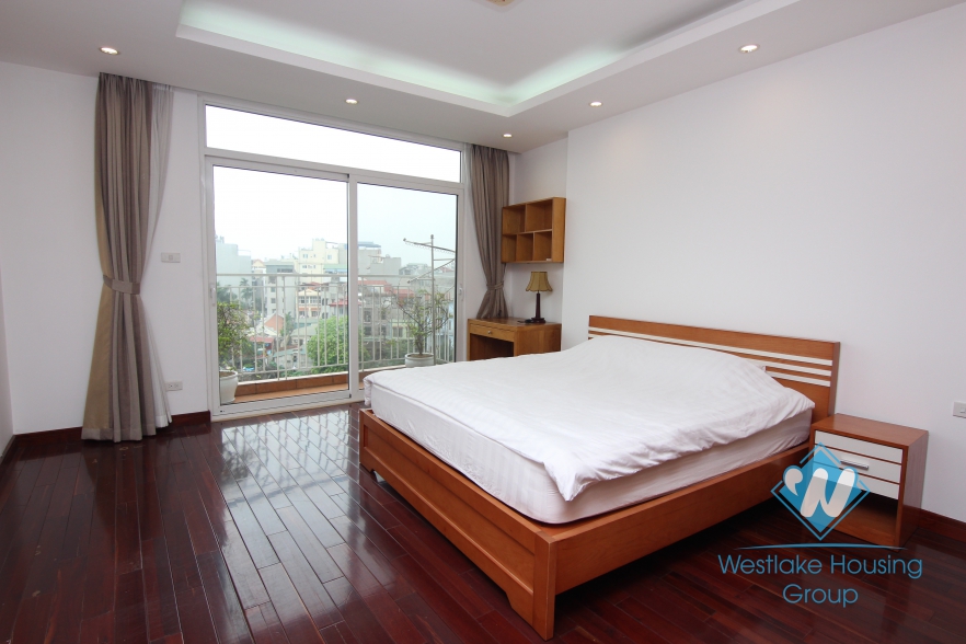 03 bedrooms apartment for rent in Xuan Dieu st, Tay Ho district 
