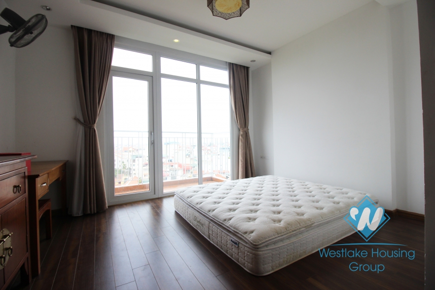 A beautiful apartment with 3 bedrooms for rent in Xuan Dieu, Tay Ho, Ha Noi