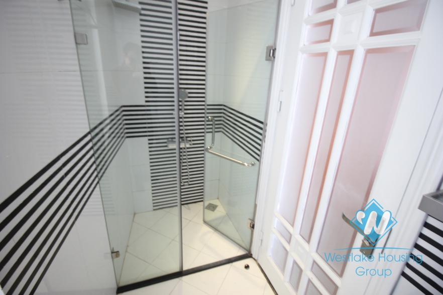A beautiful apartment with 3 bedrooms for rent in Xuan Dieu, Tay Ho, Ha Noi