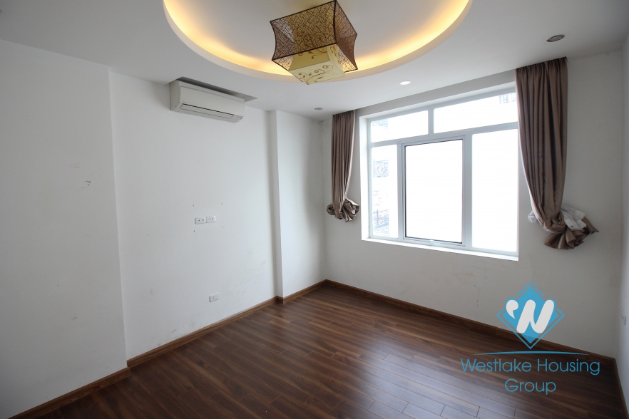 A beautiful apartment with 3 bedrooms for rent in Xuan Dieu, Tay Ho, Ha Noi