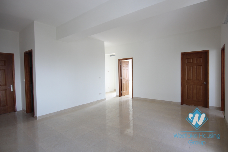 Unfurnished three bedrooms apartment for rent in Thanh Xuan district