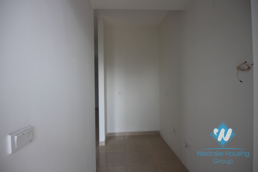 Unfurnished three bedrooms apartment for rent in Thanh Xuan district