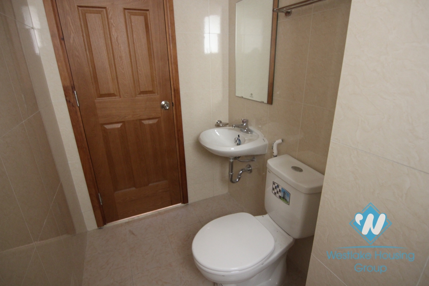 Unfurnished three bedrooms apartment for rent in Thanh Xuan district