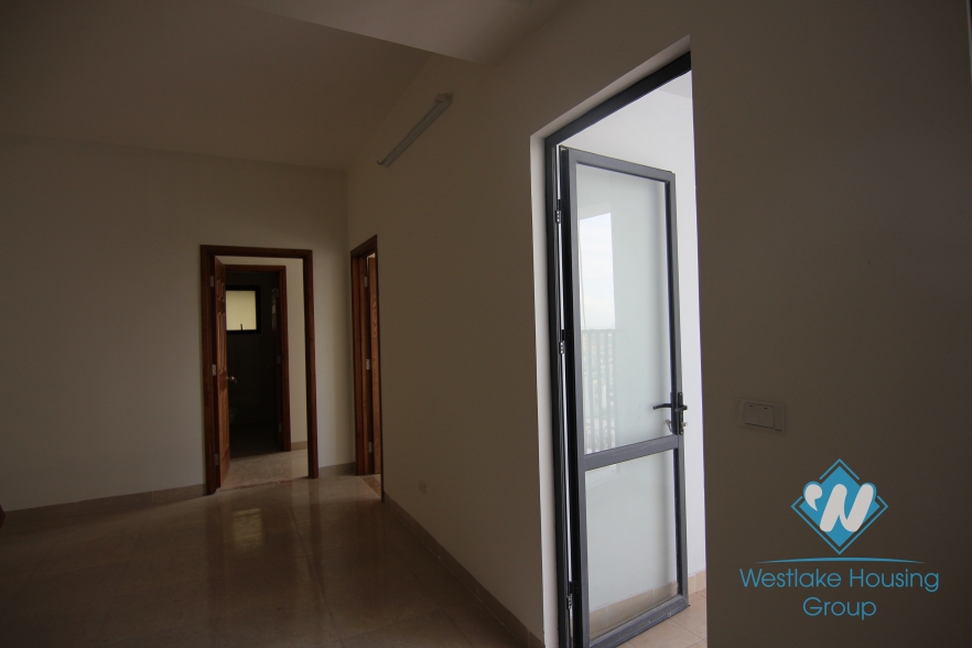 Unfurnished three bedrooms apartment for rent in Thanh Xuan district