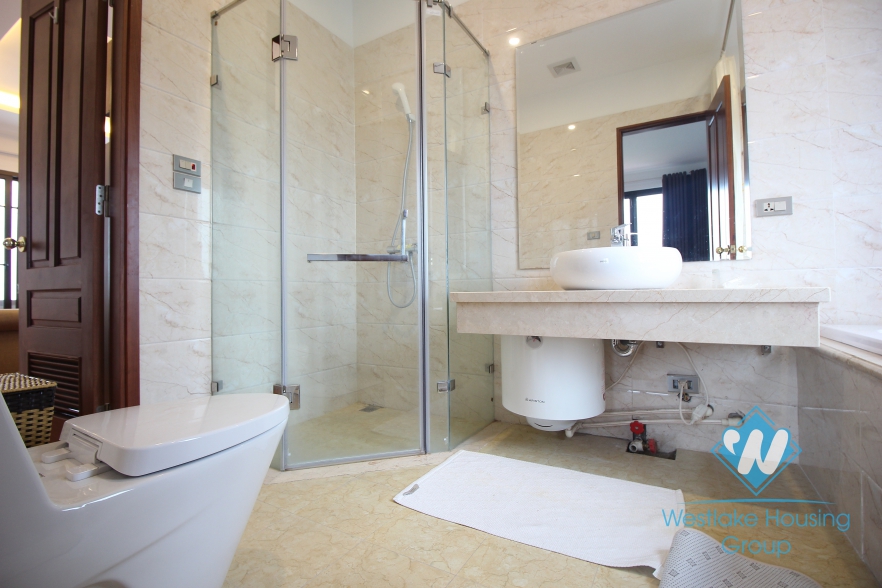 Beautiful 2 bedrooms apartment with gorgeous water view and in a prestige location for rent in Tay Ho, Ha Noi