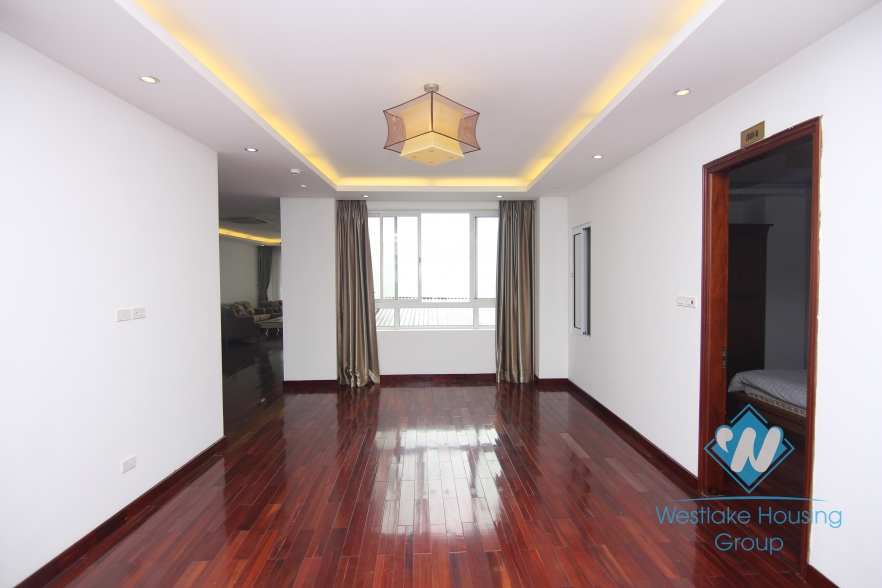 High quality apartment with 03 bedrooms for rent in Xuan Dieu, Tay Ho, Ha Noi