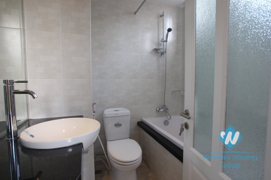 Mordern apartment for rent on Nguyen Chi Thanh Street, Ba Dinh District, Ha Noi