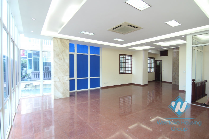 A large office for rent in Dong Da,Hanoi.