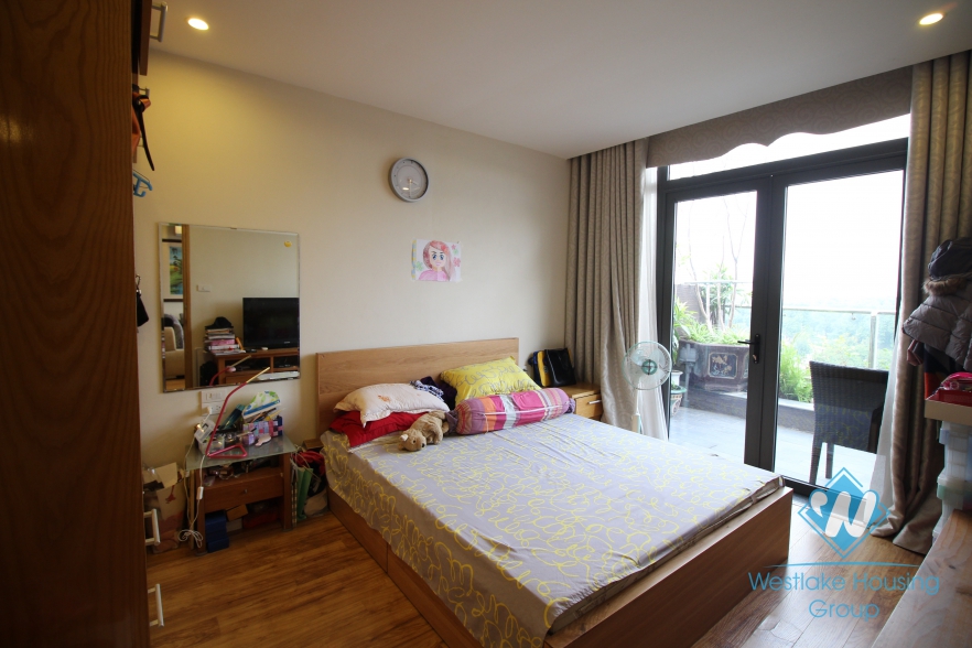 Lakefront penthouse apartment to rent in Hai Ba Trung ,Dong Da, Hanoi