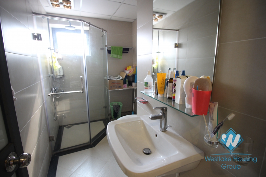 Lakefront penthouse apartment to rent in Hai Ba Trung ,Dong Da, Hanoi