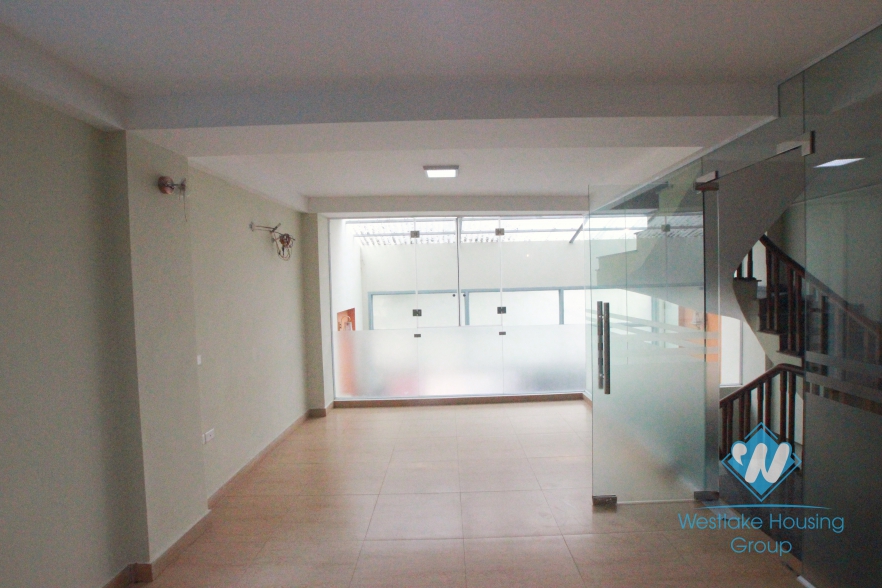 Spacious office for rent in Yen Phu Street, Hanoi