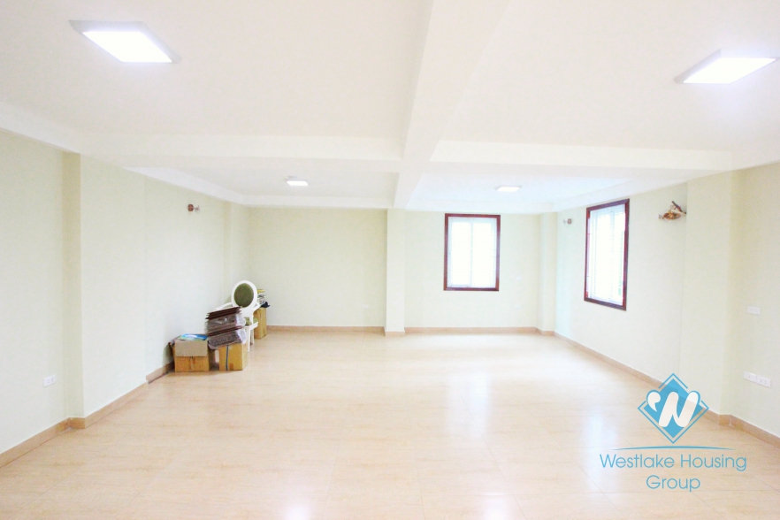 Spacious office for rent in Yen Phu Street, Hanoi