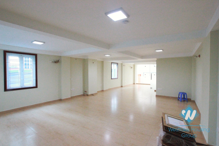 Spacious office for rent in Yen Phu Street, Hanoi