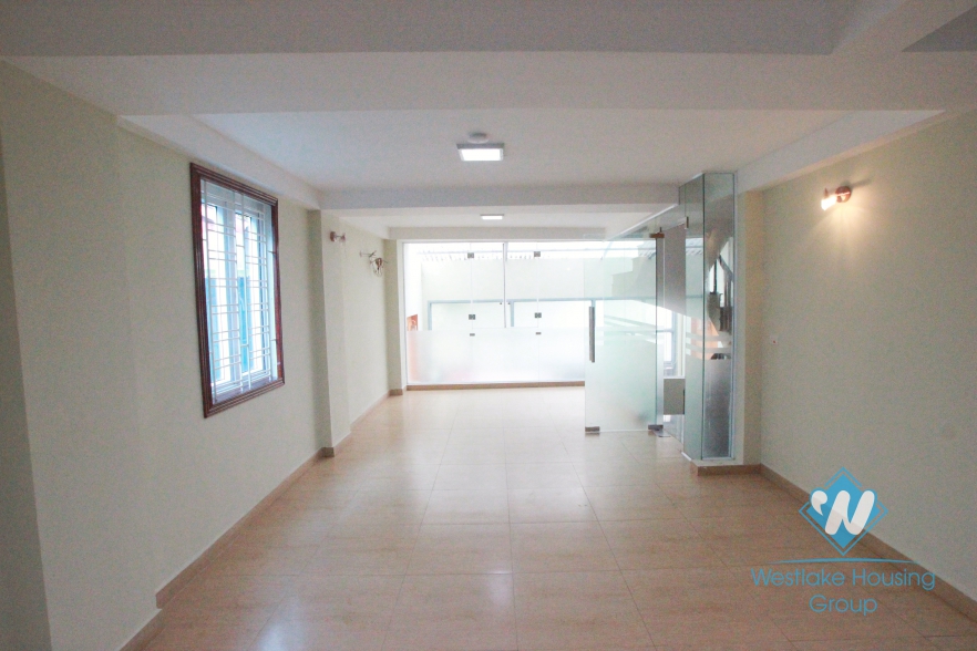 Spacious office for rent in Yen Phu Street, Hanoi
