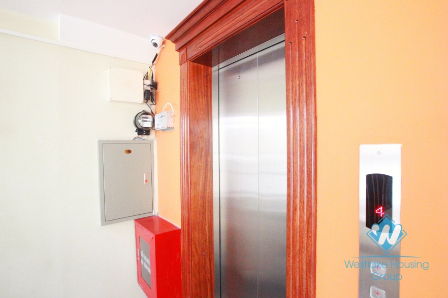 Spacious office for rent in Yen Phu Street, Hanoi