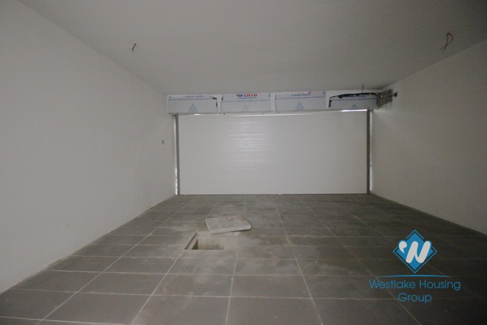 Hot property for rent in Ciputra, large backyard & modern design