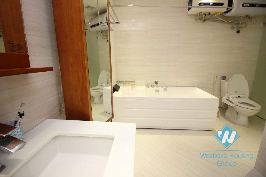  Luxury and serviced apartment for rent in Hai Ba Trung District, near Vincom