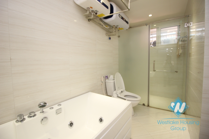  Luxury and serviced apartment for rent in Hai Ba Trung District, near Vincom