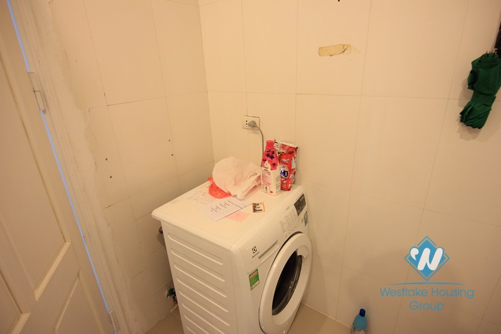 Cheap price 02 bedrooms apartment for rent in Au co st, Tay Ho area