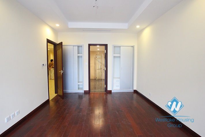 High quality apartment for rent in Royal city, Thanh Xuan district, Hanoi. Living space 130 sqm with 2 bedrooms, 2 bath rooms. Price for rent 1000 USD/month