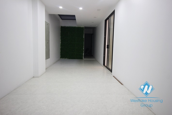 An official for rent in Lac Long Quan st, Tay Ho district, Hanoi