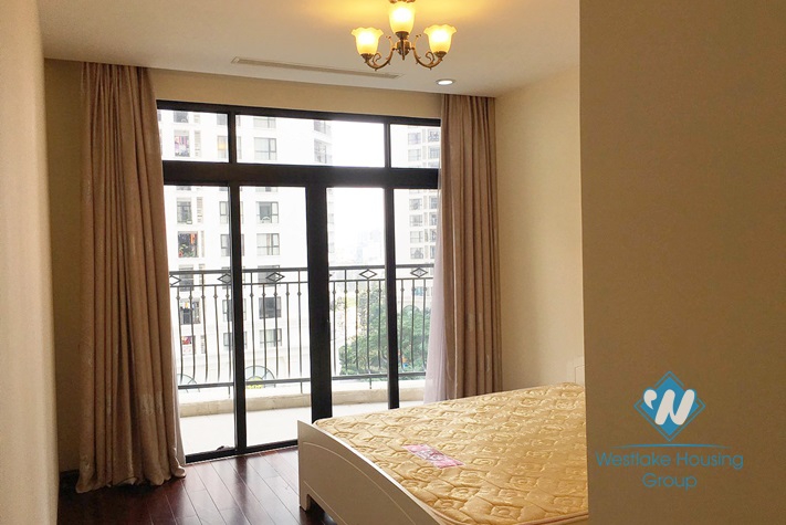 Nice apartment with 02 bedrooms for rent in R1 Royal, Thanh Xuan district 