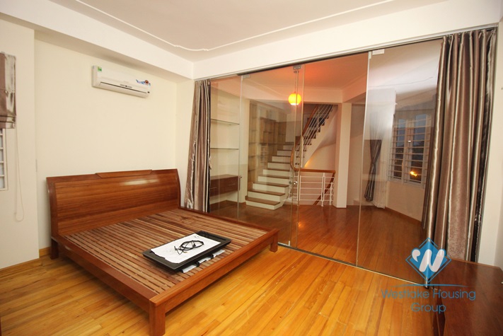 Beautiful house on the lake for rent in Yen Phu area, Tay Ho district 