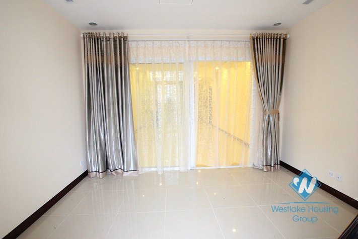 High quality apartment for rent in Royal city, Thanh Xuan district, Hanoi. Living space 130 sqm with 2 bedrooms, 2 bath rooms. Price for rent 1000 USD/month
