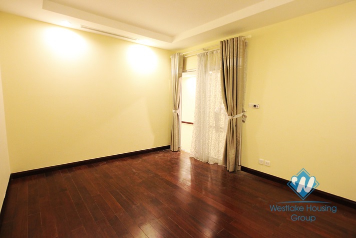 High quality apartment for rent in Royal city, Thanh Xuan district, Hanoi. Living space 130 sqm with 2 bedrooms, 2 bath rooms. Price for rent 1000 USD/month
