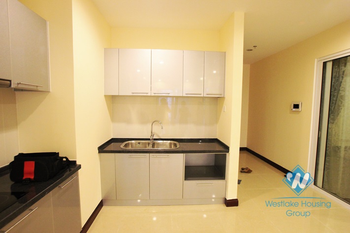 High quality apartment for rent in Royal city, Thanh Xuan district, Hanoi. Living space 130 sqm with 2 bedrooms, 2 bath rooms. Price for rent 1000 USD/month