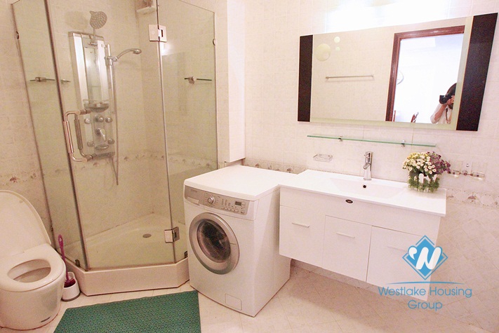 Large sized beautiful apartment for rent on Trich Sai, Tay ho