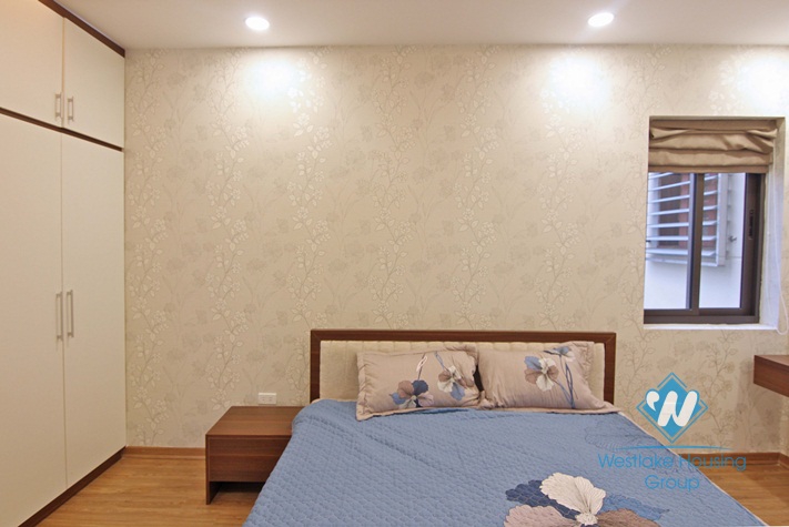 Tay Ho lake side spacious apartment for rent 