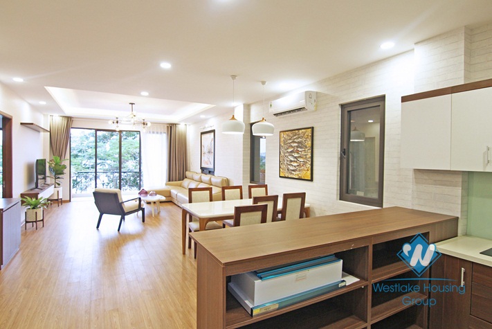 Tay Ho lake side spacious apartment for rent 