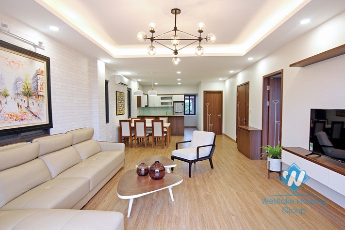 Tay Ho lake side spacious apartment for rent 