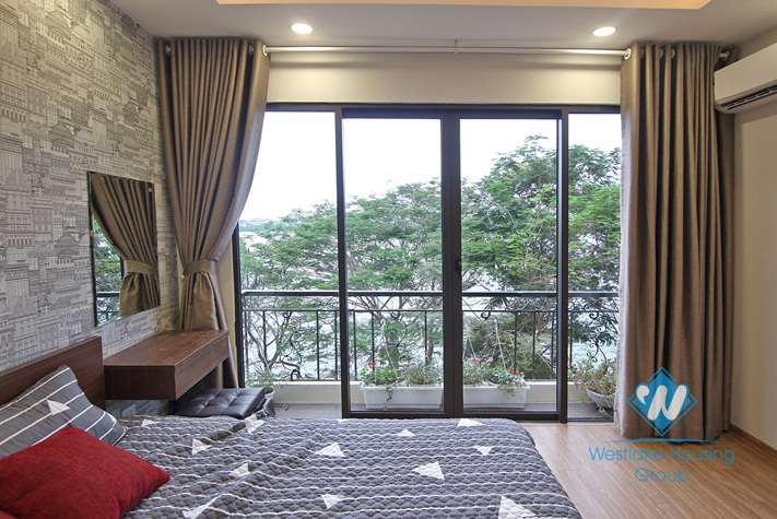 Tay Ho lake side spacious apartment for rent 