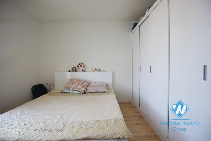 High floor, furnished apartment for rent in Watermark Lac Long Quan