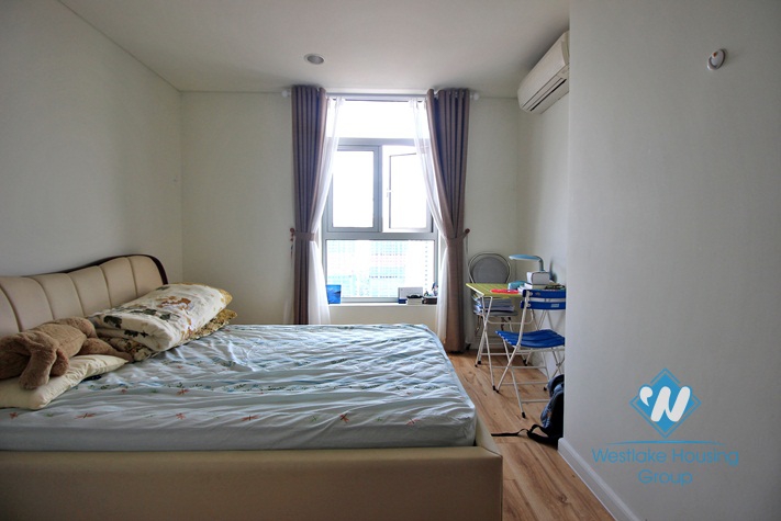 High floor, furnished apartment for rent in Watermark Lac Long Quan