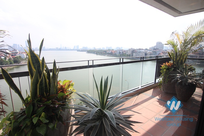 High floor lake front apartment for rent in Tay Ho